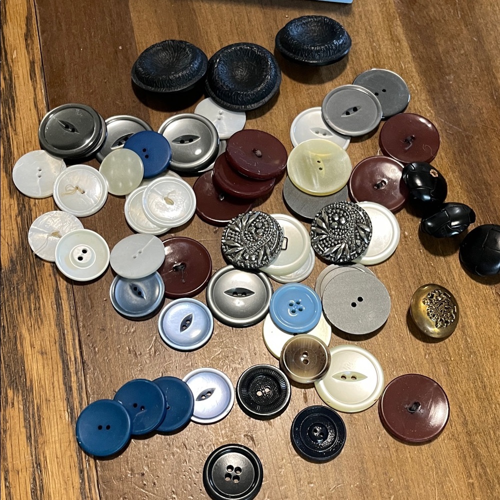 Vintage big buttons 
55 big buttons 
Size 1-2”